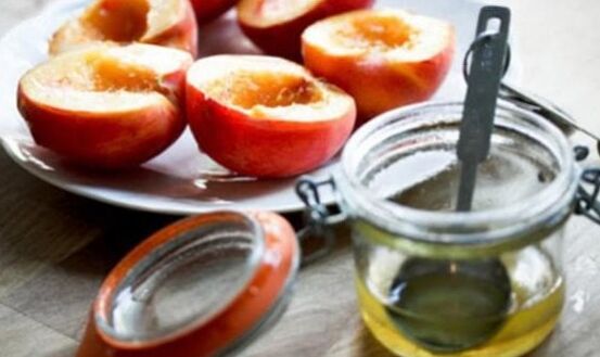 Máscara con jugo de aloe y aceite de durazno
