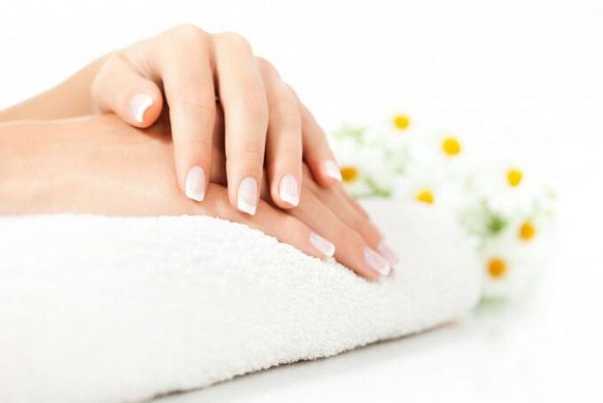Cómo rejuvenecer la piel de las manos en casa.