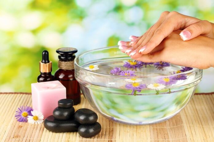 Métodos de rejuvenecimiento de la piel de las manos utilizando remedios caseros.